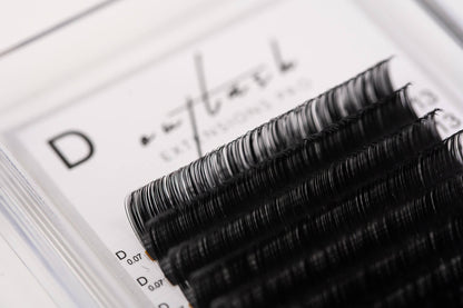 Ultra-Light Cashmere Hybrid Lash Extensions - D Curl